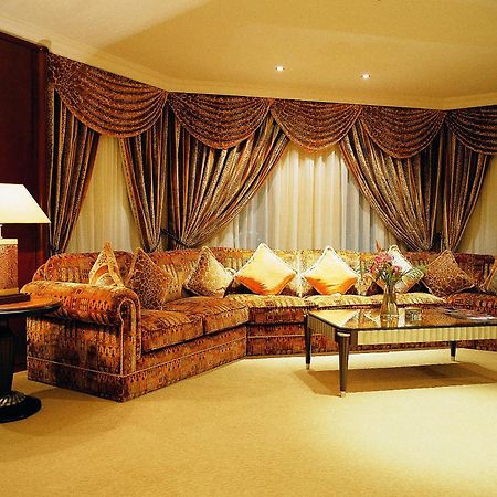 Grand Regency Doha, Trademark Collection By Wyndham מראה חיצוני תמונה A living room