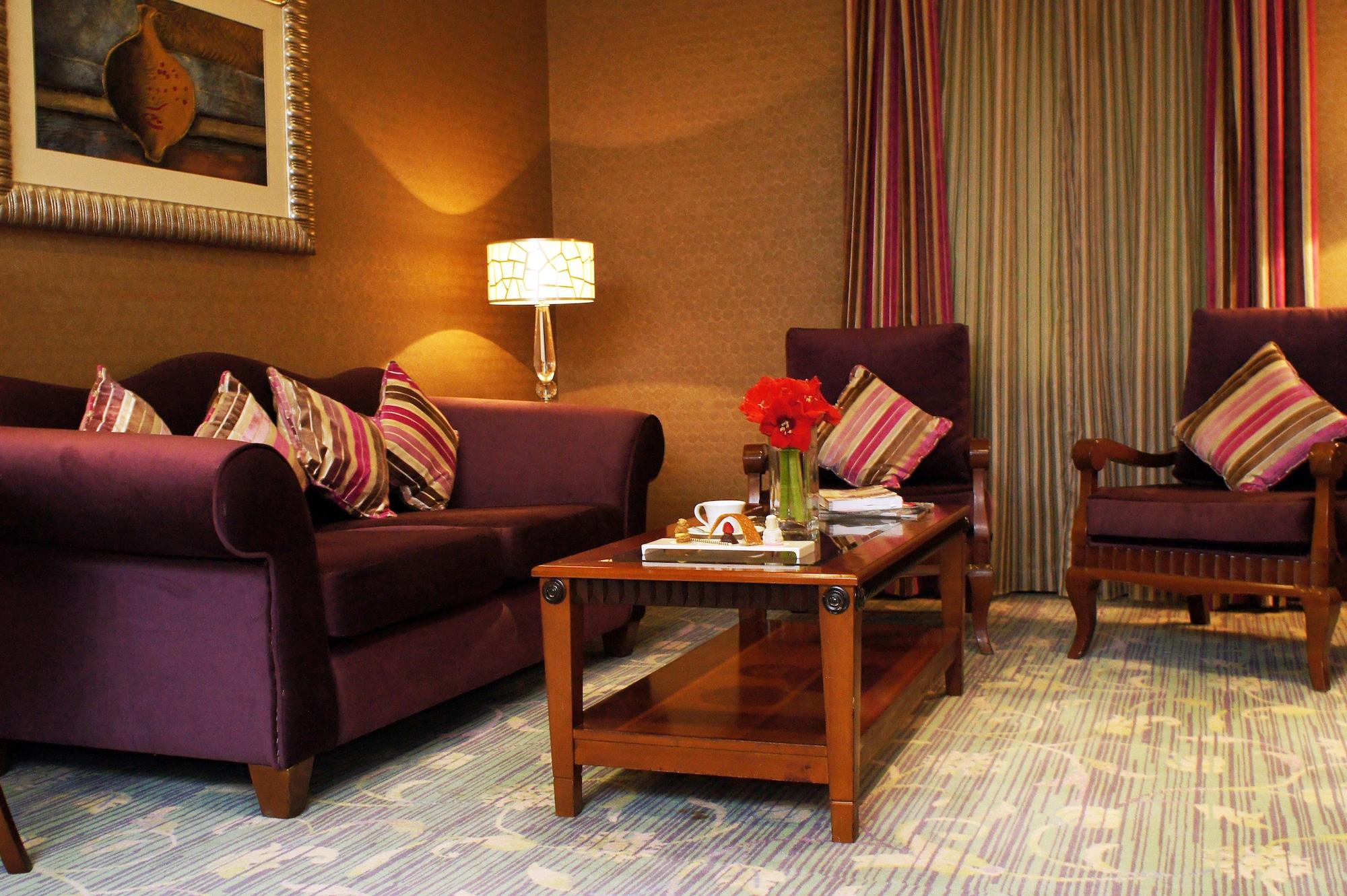 Grand Regency Doha, Trademark Collection By Wyndham מראה חיצוני תמונה A living room