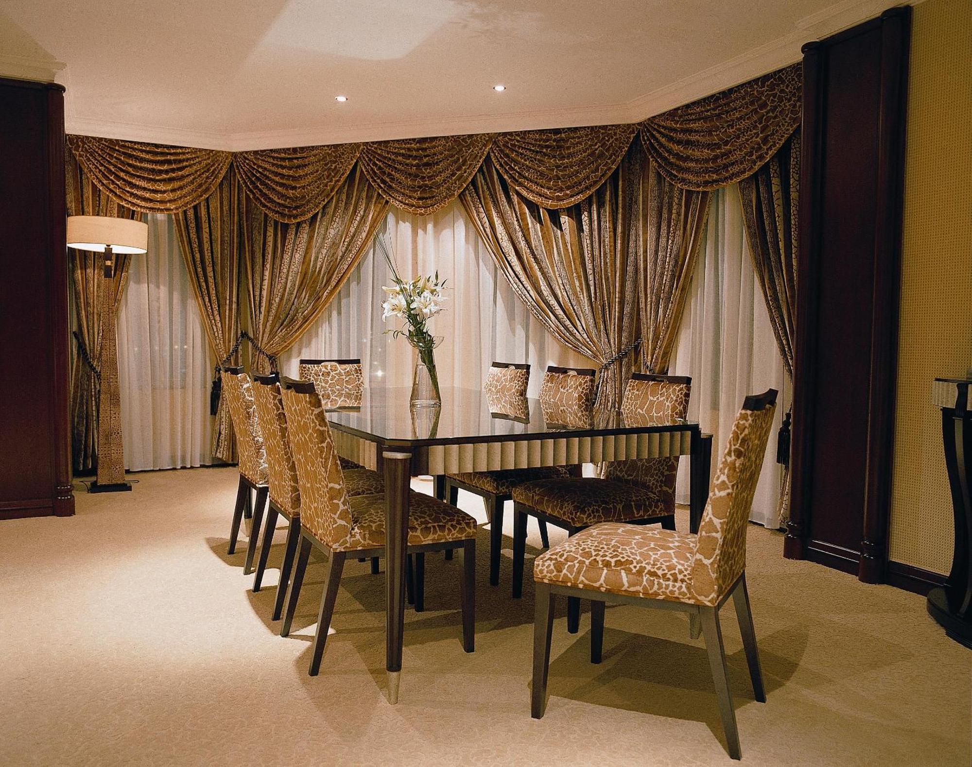 Grand Regency Doha, Trademark Collection By Wyndham מראה חיצוני תמונה A dining room